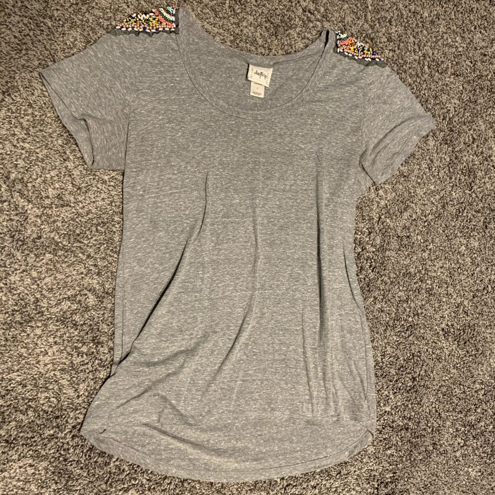 T-shirt with beaded shoulders